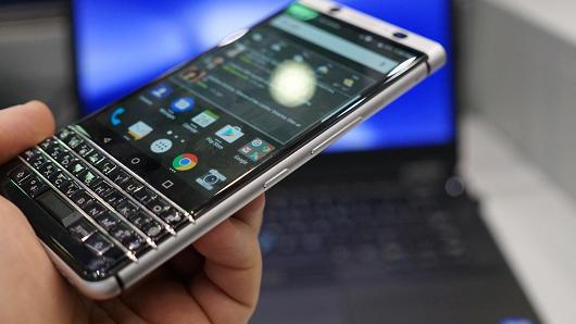 104428767-blackberry-keyone-convenience-key1.530x298