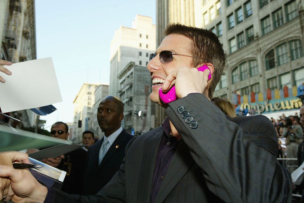 tom cruise flip phone